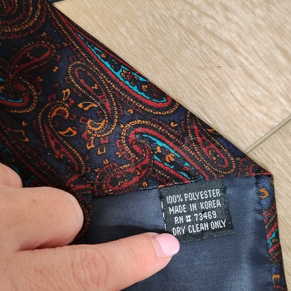 Vtg 1994 Looney Tunes Mania Bugs Taz Tweety Sylvester Marvin Paisley Pattern Tie - Picture 6 of 7